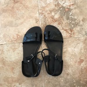 Hunter flat sandals